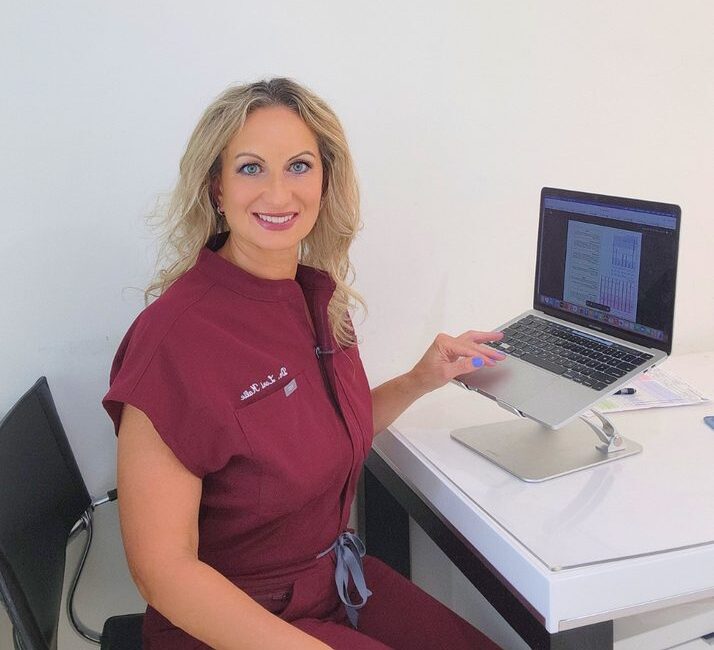 lori-desk-maroon-scrubs Woman ready to take the next step in her health journey